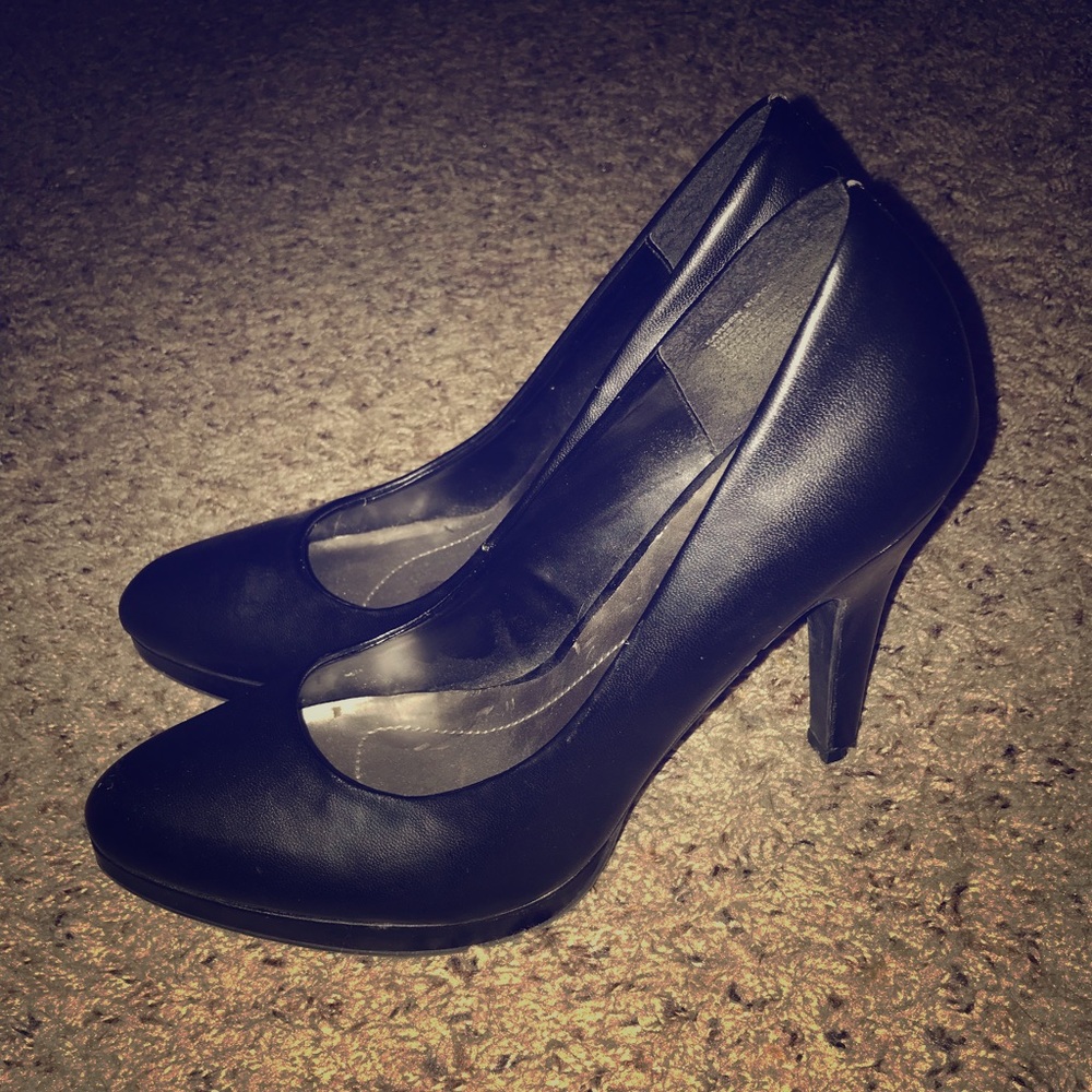 Apt 9, size 9, black heels
